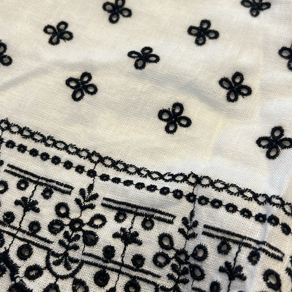 Abercrombie & Fitch High Waist Black and White Shorts - Picture 4 of 4